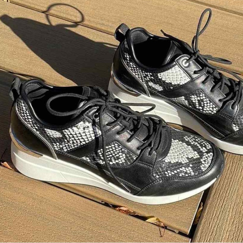 Aldo Gray & White Faux Snakeskin Elevated Platform Sneakers Size 8.5